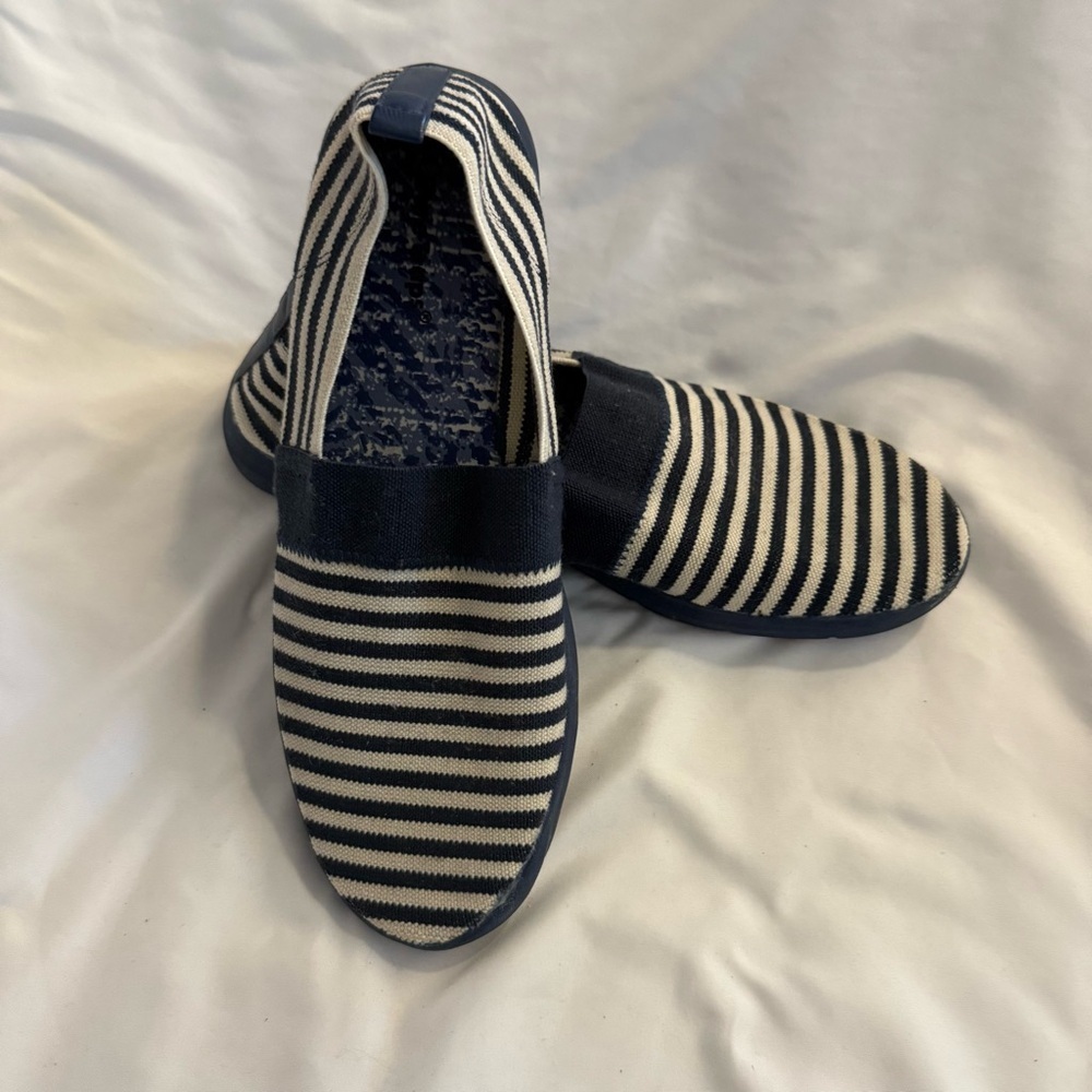 EUC BareTraps Isha Striped Espadrille Flat